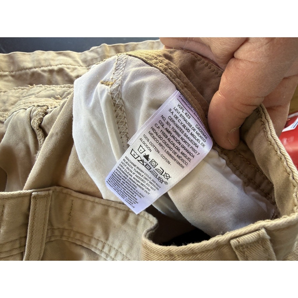 Levis Signature Cargo Shorts Mens Khaki Size 42 Utility Casual Cotton - Picture 4 of 5